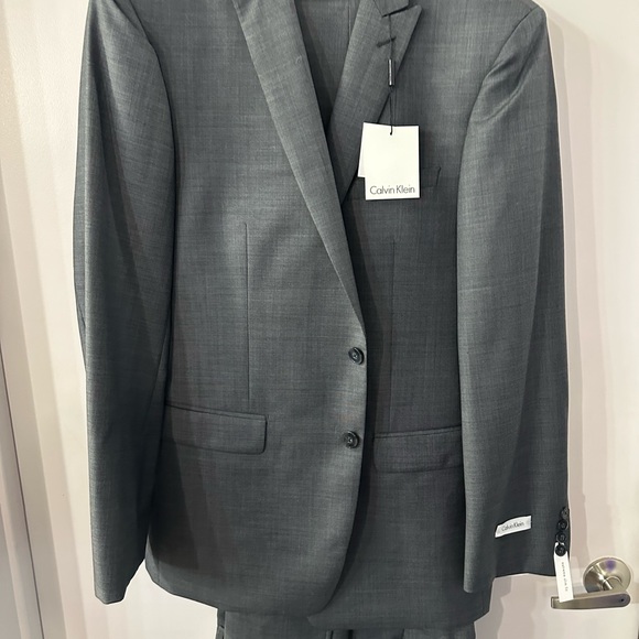 Calvin Klein Men's Size 44 Wool Grey Suit & 37W $699 NWT - Picture 3 of 8